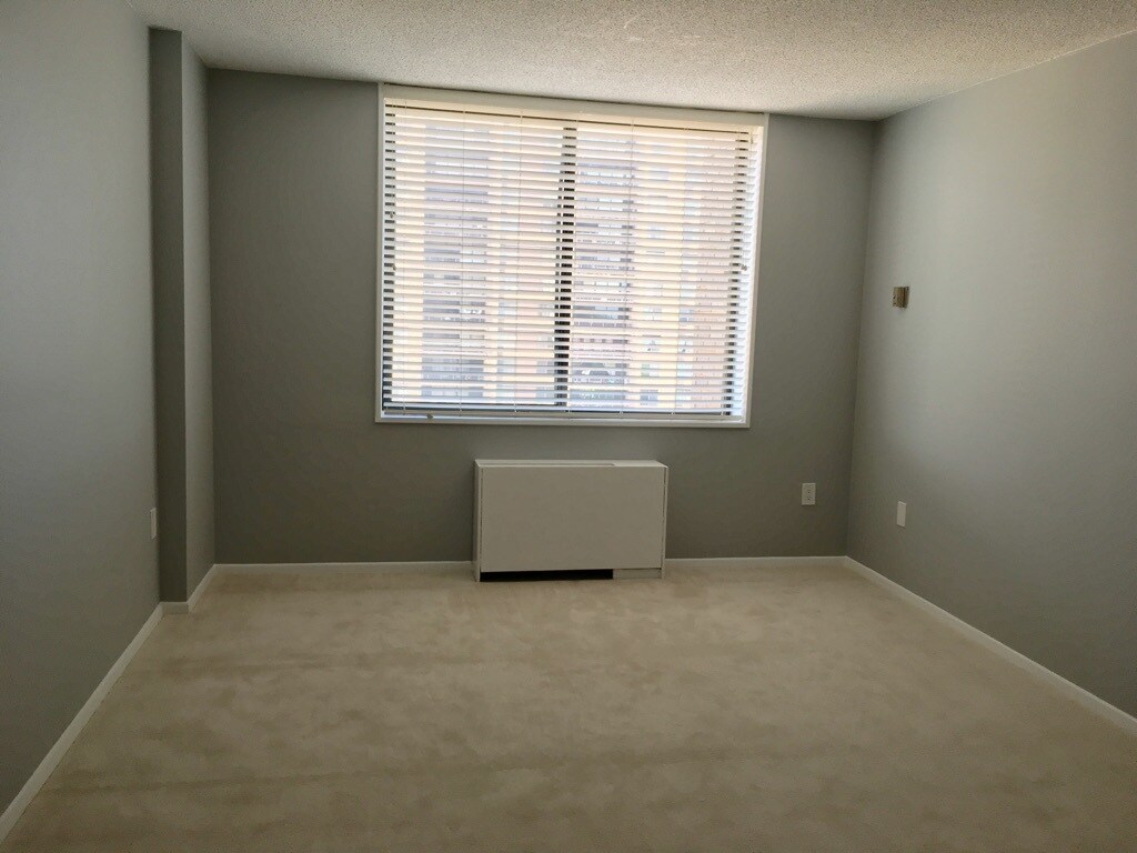 Building Photo - 3705 S George Mason Dr