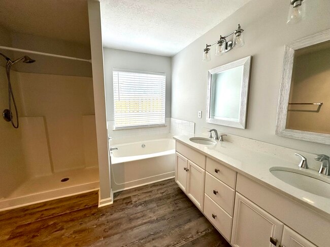 Building Photo - 945 Hunting Horn Wy