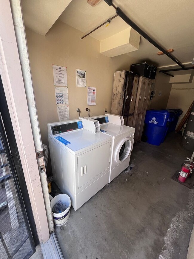Building Photo - Updated 2 Bedroom, 1 Bath in North Park w/...