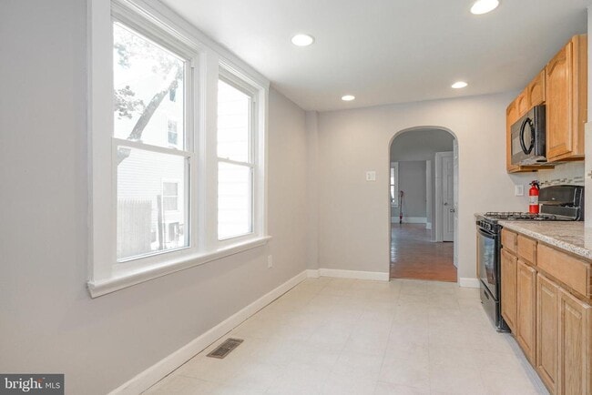 Building Photo - 505 Delaware Ave