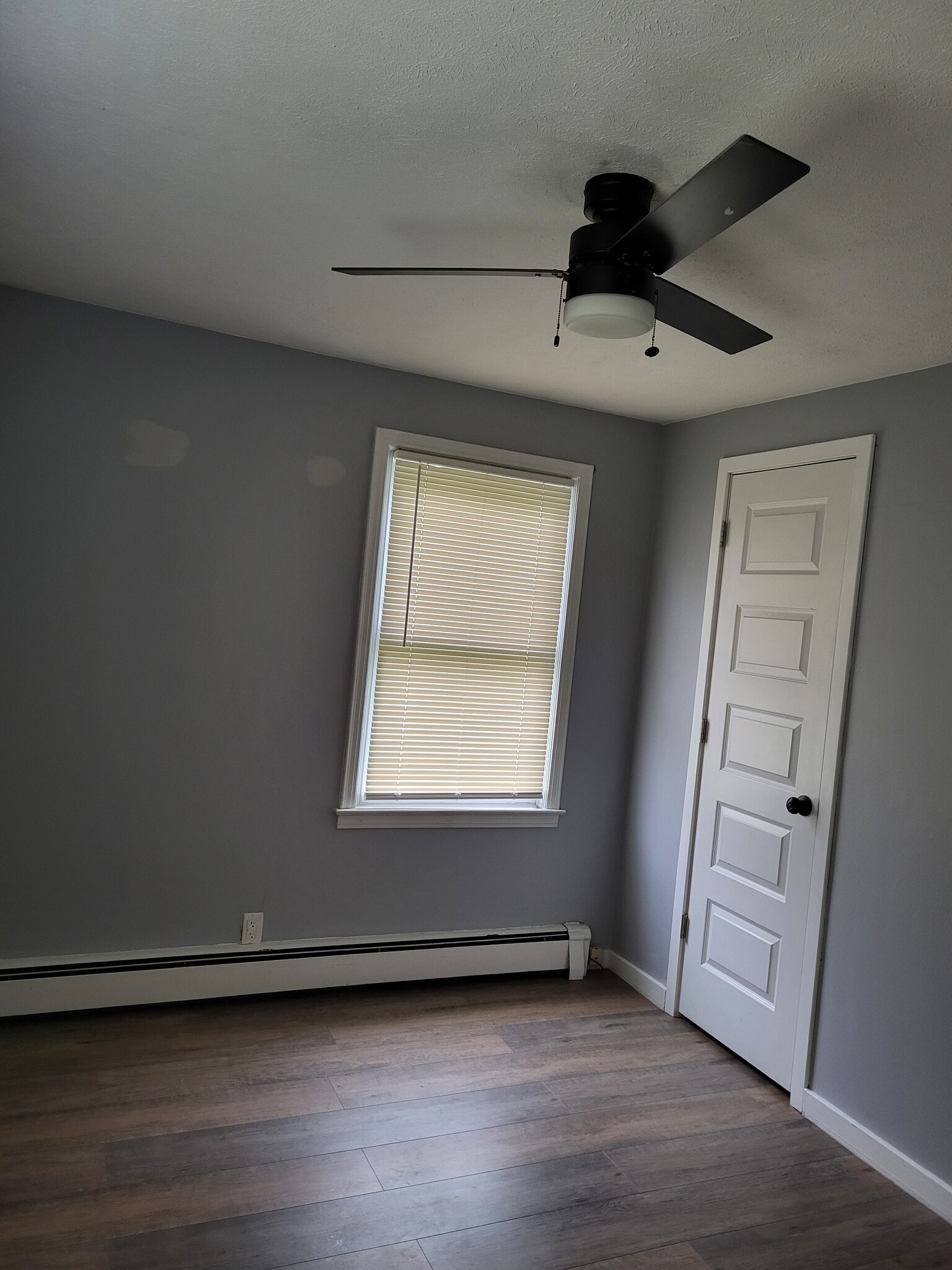 Bedroom with closet - 1135 Ralph St