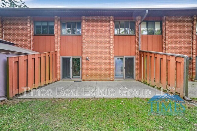 Building Photo - 704 Worthington Dr