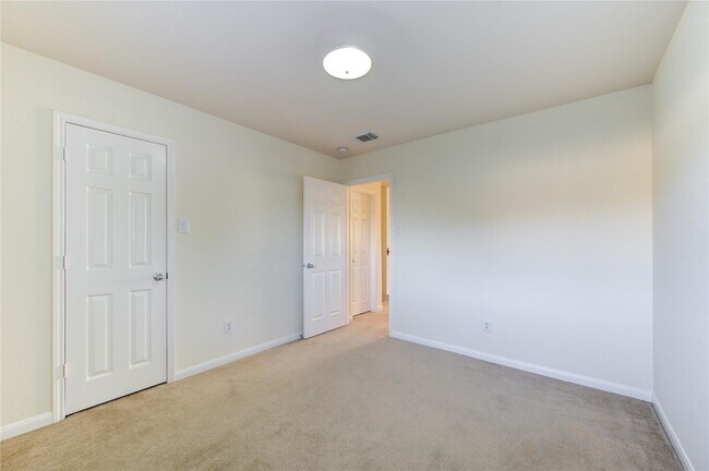 Building Photo - 15326 Mission Oak Dr