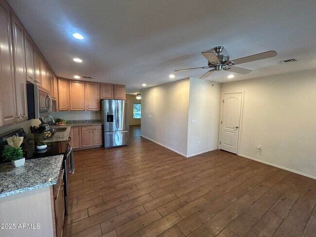 Building Photo - 14017 N 38th Dr