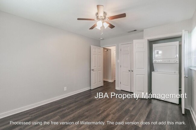 Building Photo - 3515 Selk Ave