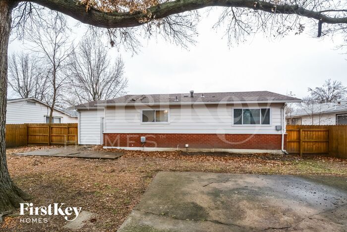 Building Photo - 2415 Cambridge Dr