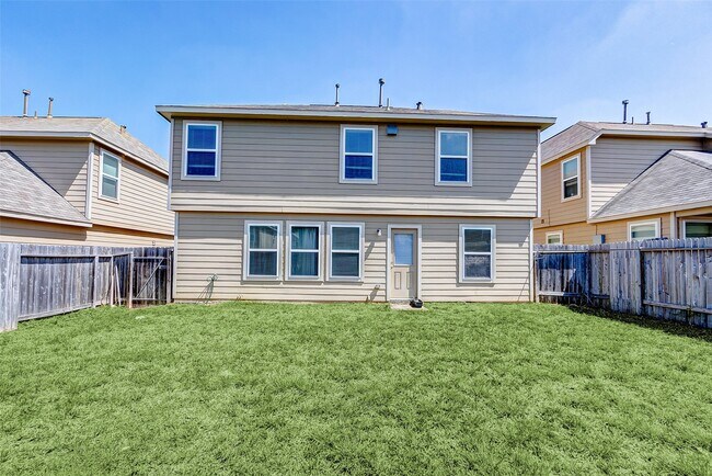 Building Photo - 21219 Fox Hillside Way