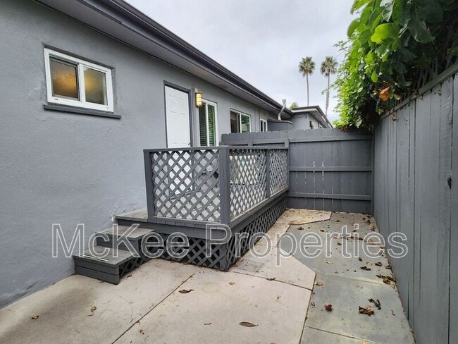 Building Photo - 1660 Cable St