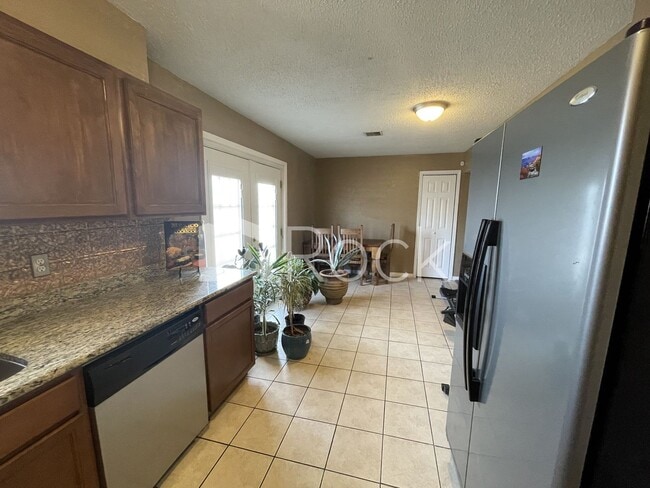 Building Photo - 3 bedroom/2 bathroom home in Moore Schools
