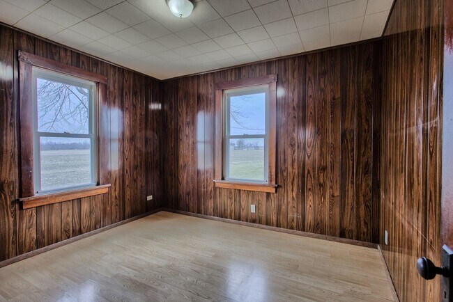 Building Photo - Charming Country Home on Acreage off Highw...