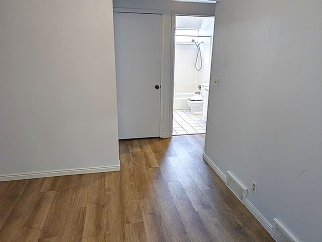 Building Photo - Great location Sugarhouse Condo