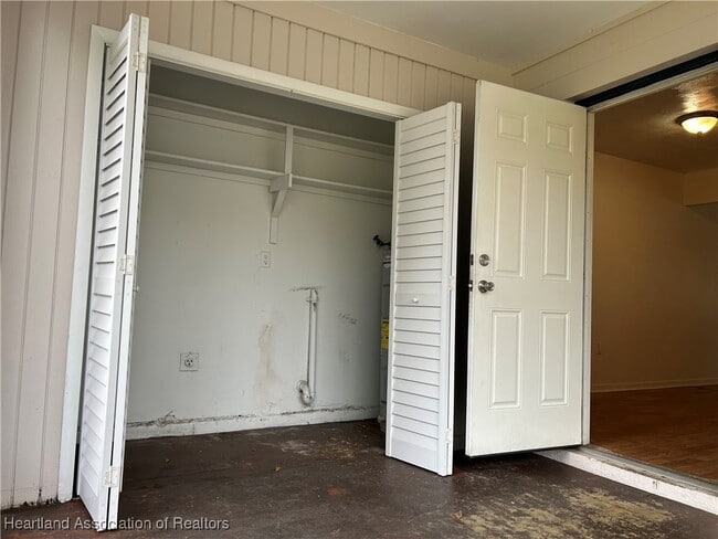 Building Photo - 4926 Salmon Dr