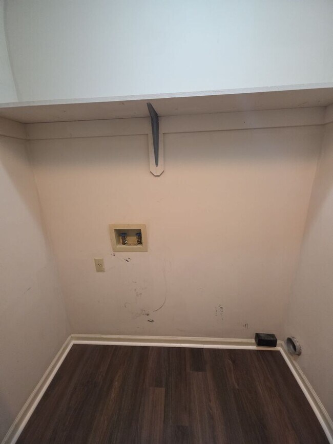 Building Photo - 83 Eastgate Cir