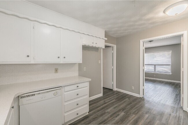 Building Photo - 7513 Maple Dr