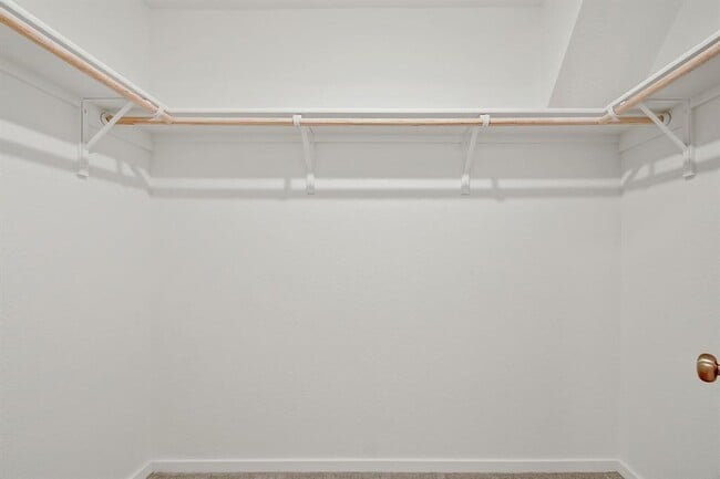 Building Photo - 2413 Legends Crk