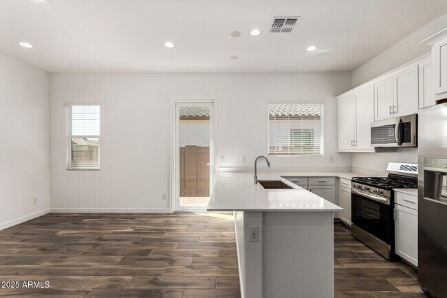 Building Photo - 2968 E Lucky Horseshoe Ln
