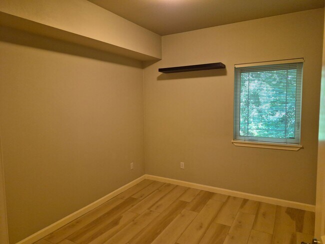 Building Photo - 15000 Juanita Dr NE