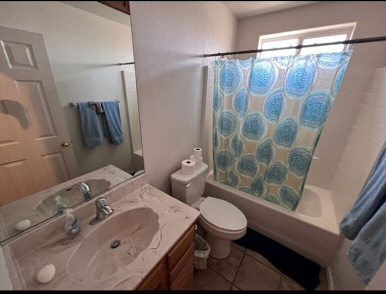 Building Photo - 2968 La Paloma Dr
