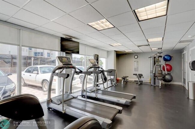 Building Photo - 3750 Galt Ocean Dr