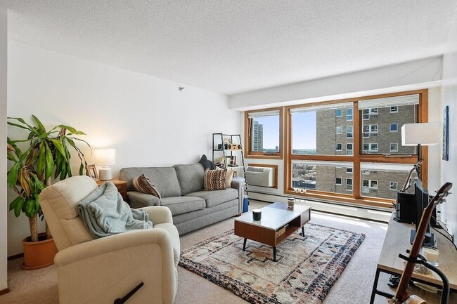 Primary Photo - 433 S 7th St