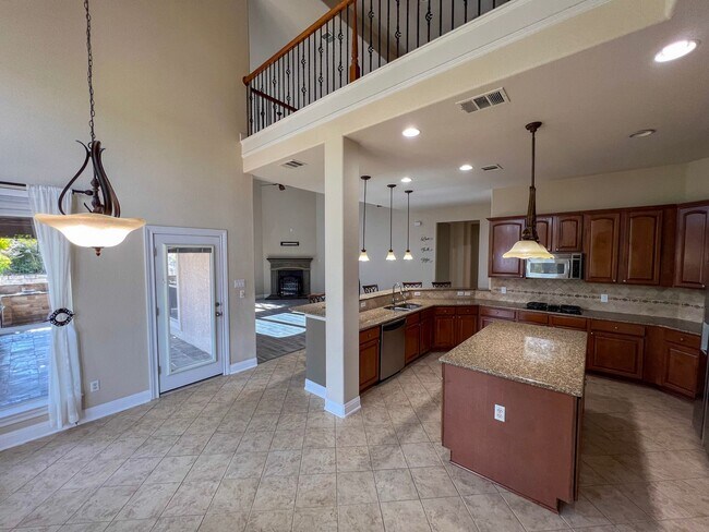 Building Photo - The Ridge at Alta Vista