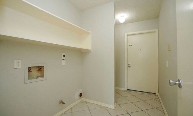 Building Photo - 4 Bedroom 2 Bathroom Cypress Home with Fireplace and Fenced Backyard