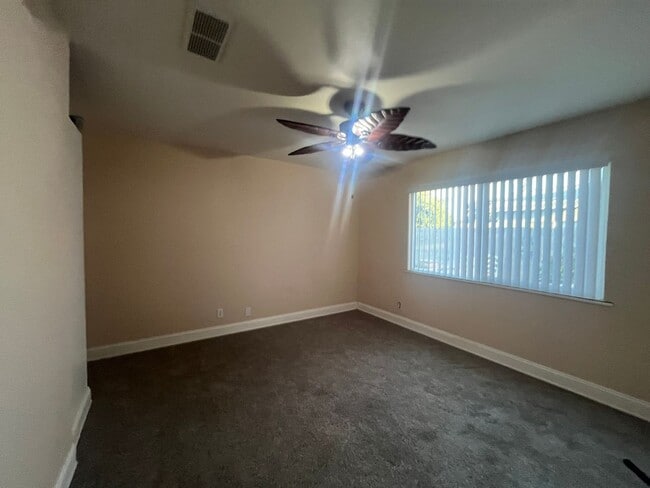Building Photo - 105 Lombardy Ln