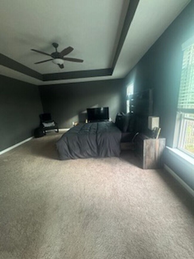 Building Photo - Available Now! Beautiful 3-Bedroom Home in Canterbury Farms