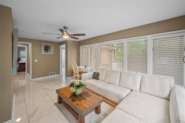 Building Photo - 6207 Moss Dr
