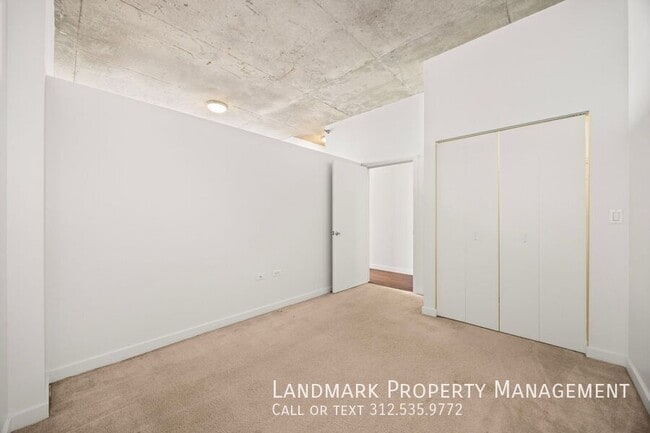 Building Photo - 235 W Van Buren St