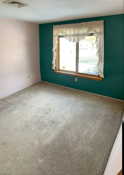 Building Photo - 43 Commons Dr