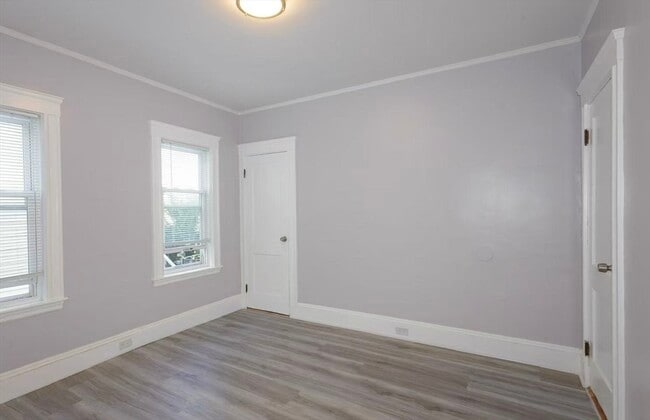 Building Photo - 287 Medford St