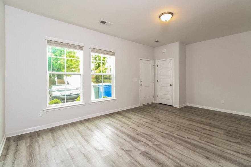 Building Photo - 287 Northwood St