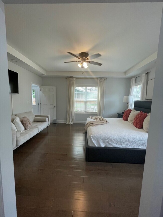 Building Photo - Beautifully Furnished 4-Bedroom Home with ...