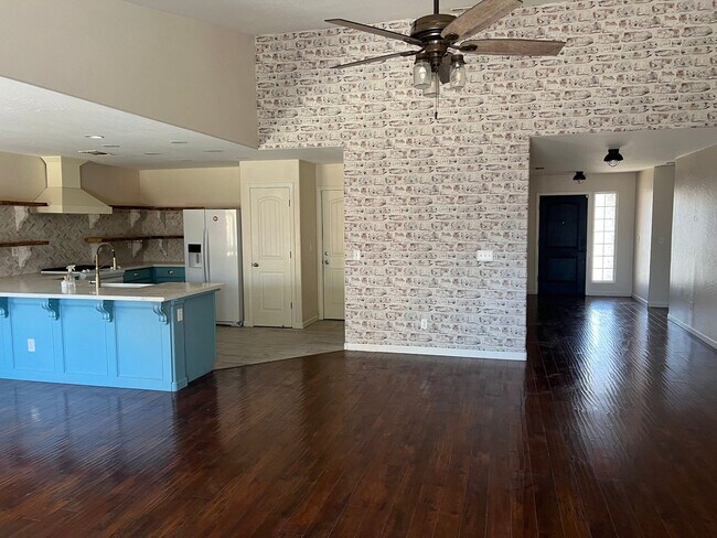 Building Photo - Beautiful  4-bedroom, 2-bathroom home in Fresno with Solar