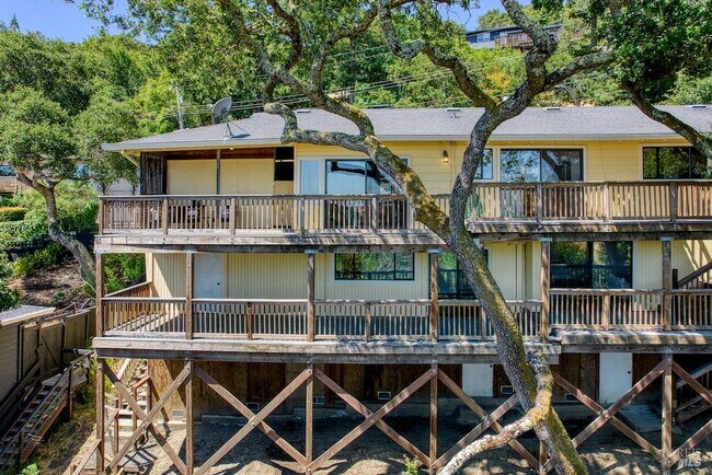Building Photo - 76 Oak Springs Dr