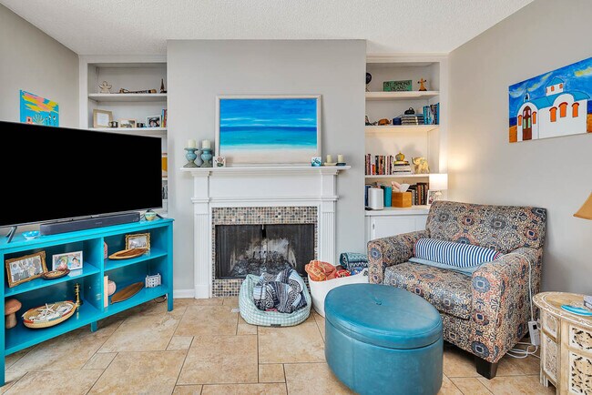 Building Photo - 132 S Island Square Dr