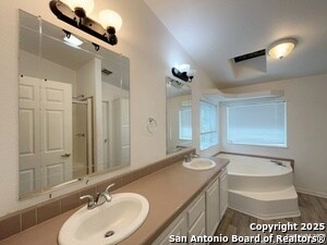 Building Photo - 9611 Hildebrandt