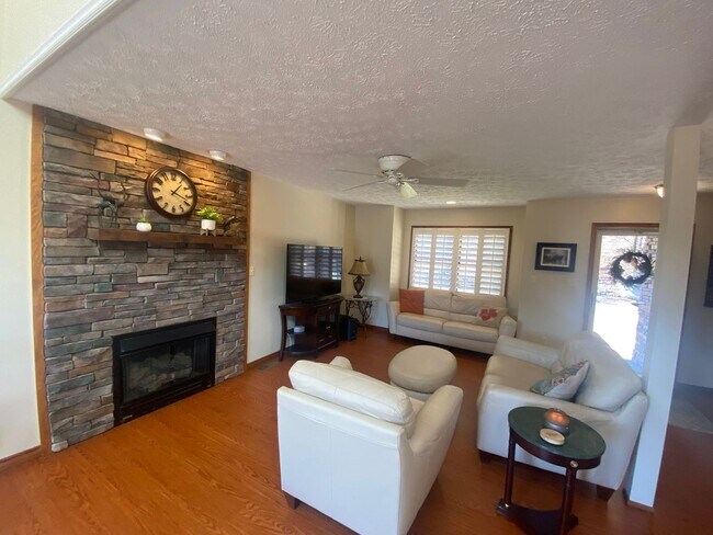 Building Photo - * River Views - Downtown Morgantown - 3 Be...