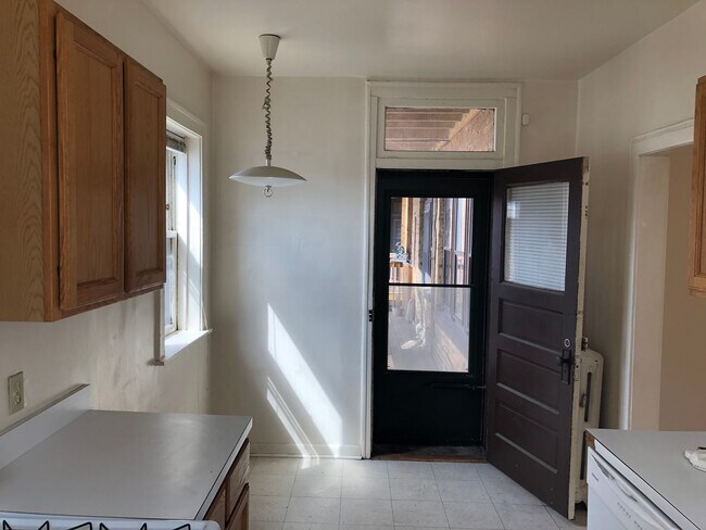 Building Photo - Spacious Lincoln Square