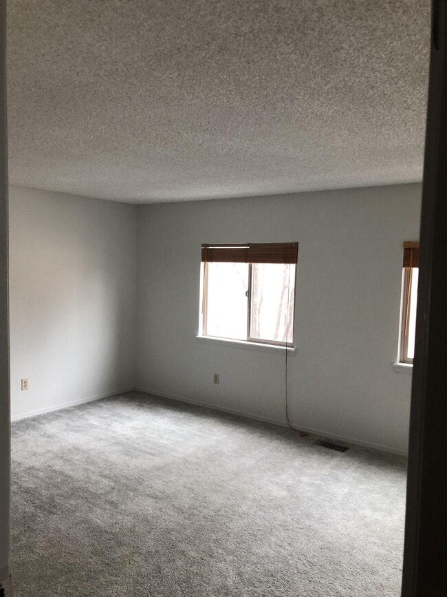 Building Photo - 2247 Villa Rosa Dr