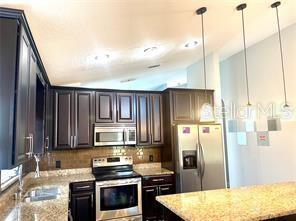 Building Photo - 13602 Glasser Ave