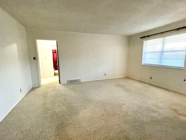 Building Photo - 905 Cottonwood St
