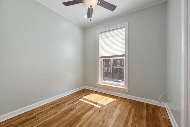 Building Photo - 2324 N Harding Ave
