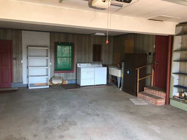 Building Photo - 681 Kinderhook Pike