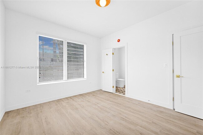 Building Photo - 641 10th St