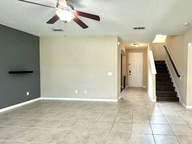 Building Photo - Spacious 4-Bedroom Home with Outdoor Oasis...