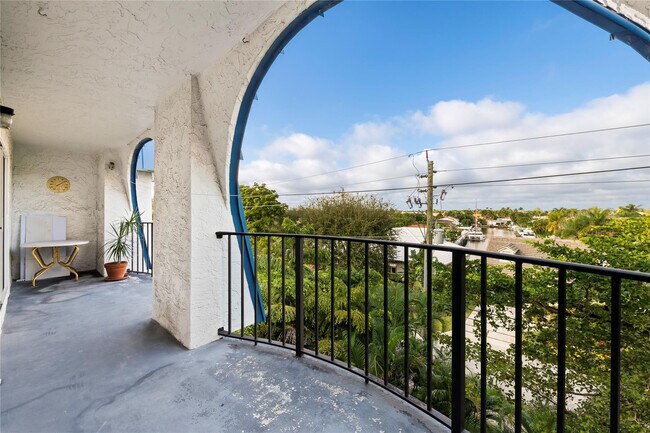 Building Photo - 3909 N Ocean Blvd