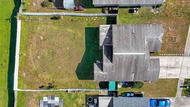 Building Photo - 1424 Vinetree Dr