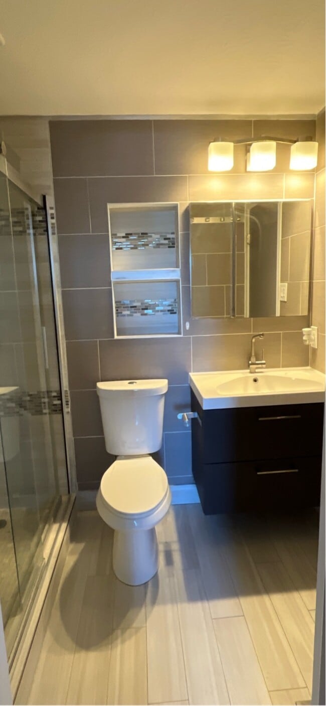 Building Photo - 208 Bonnie Brae Dr